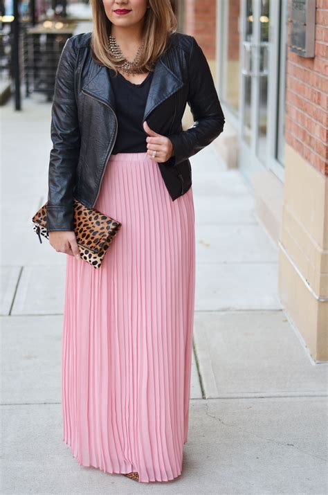 pleated maxi skirt outfits