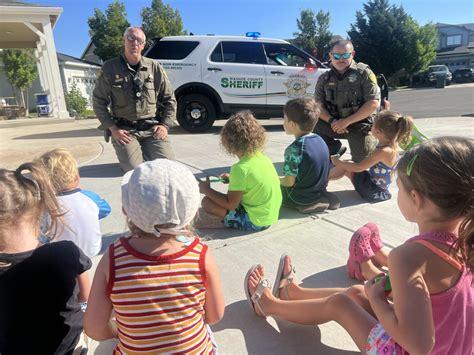 Washoe Sheriff On Twitter A Pair Of Washoe County Sheriffs Office Deputies Stopped By A Co Op