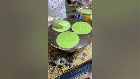 사탕수수랑 함께 싸먹는 태국스타일 너무 쫀득쫀득한 초록색 로티 태국 길거리 음식 Youtube