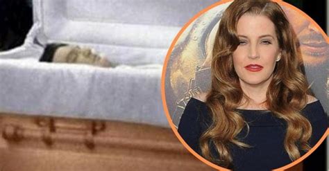 Lisa Marie Presley Left A Special T Inside Her Late Fathers Coffin