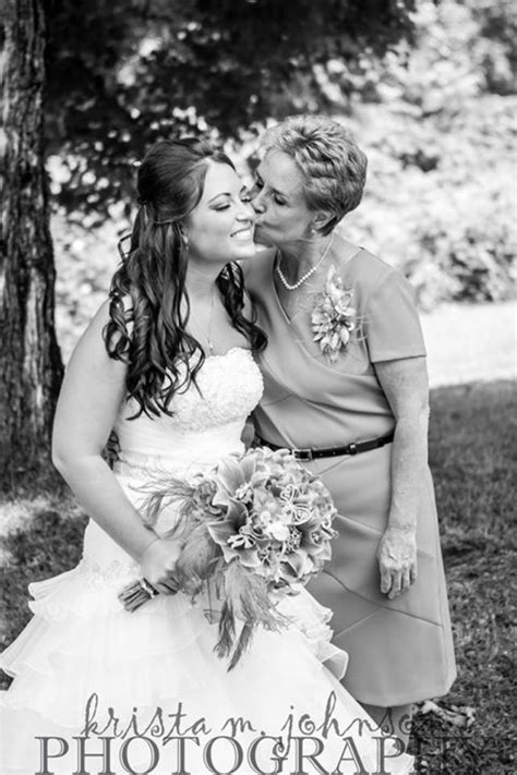 Pin By Krista Hopkins On My Photography Wedding Photos Mother Daughter Wedding Photos Mother