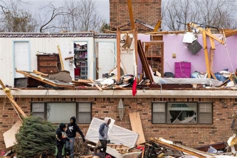 Nine Dead More Casualties Expected After Tornadoes Rip Through Us
