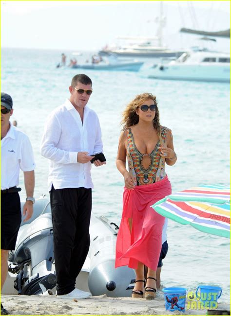 Mariah Carey James Packer Hold Hands For Their Beachside Walk Photo Mariah Carey