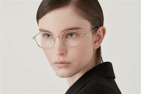 7 Bentuk Kacamata Untuk Wajah Bulat Agar Tampak Tirus Official Store Indonesia