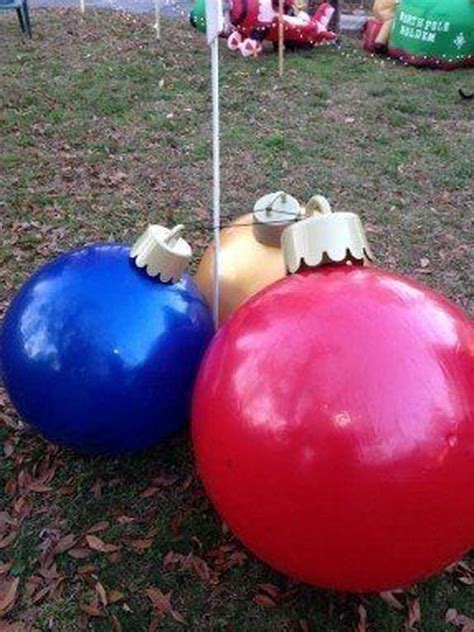 10 Outdoor Christmas Ball Decorations