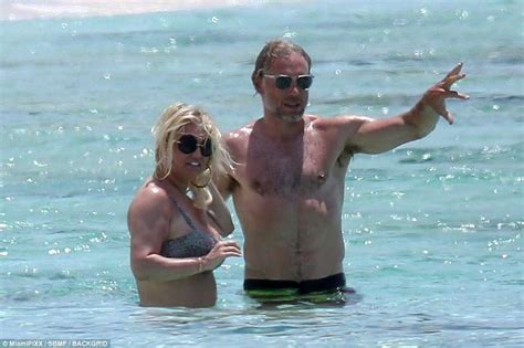 Jessica Simpson And Husband Eric Johnson Pack On The Pda During Bahamas Getaway Photos