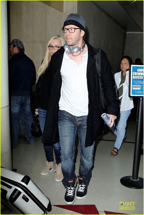 Donnie Wahlberg And Jenny Mccarthy Hold Hands At Lax Airport Photo