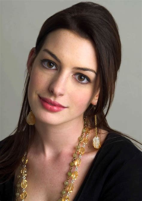 Anne Hathaway Female Wallpaper