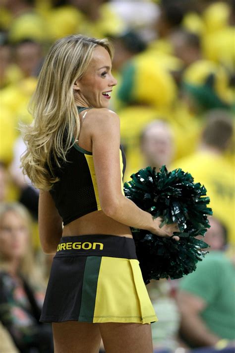 It's 1,399 miles or 2251 km from keizer (oregon) to arizona, which takes about 22 hours, 13 minutes to drive. Pin on Oregon Ducks Cheerleaders