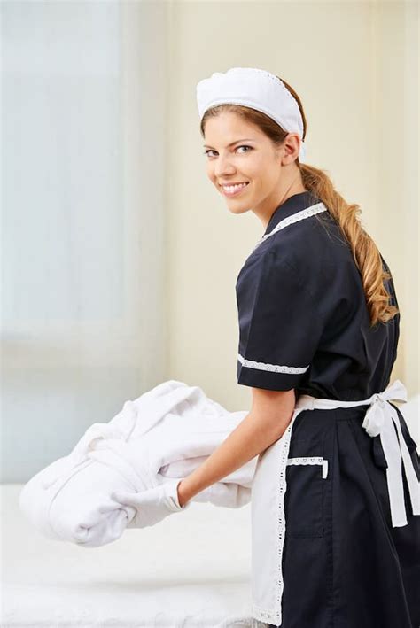 a uniformed housekeeper opened the door 45 pages explanation [2 8mb] updated 2021 daniela