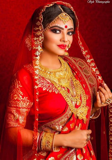 Most Beautiful Women Indian Bride Makeup Bengali Bridal Makeup Bridal Saree Indian Beauty