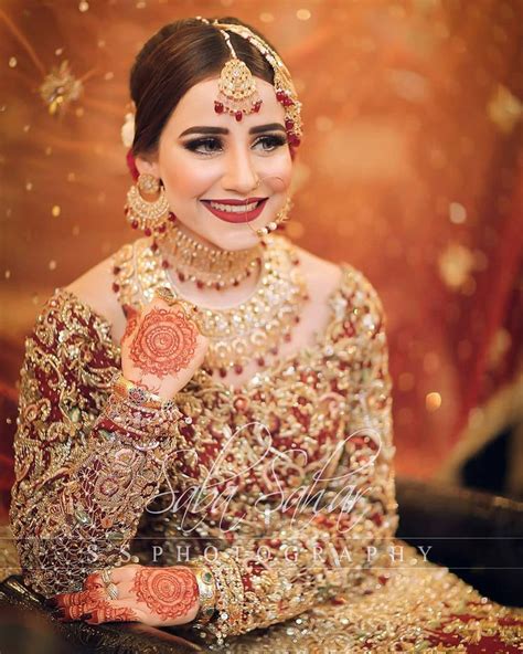 Actress Saniya Shamshad Wedding Check Unique And Gorgeous Clicks