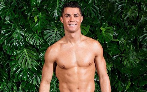 Cristiano Ronaldo Se Desnuda Frente A La Cámara En Sensual Sesión De