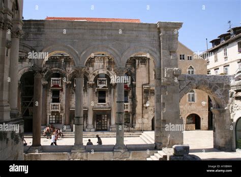Peristyle Court Diocletian S Palace Split Stock Photo Alamy