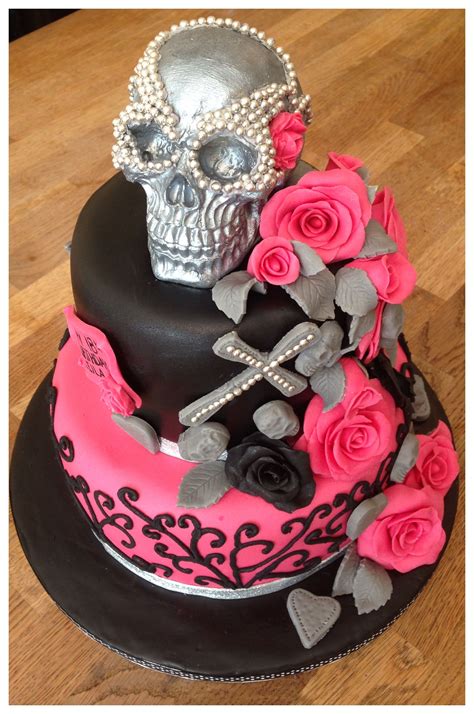Pin By Karen Bradley On Cakes Skull Cake Halloween Cakes Birthday