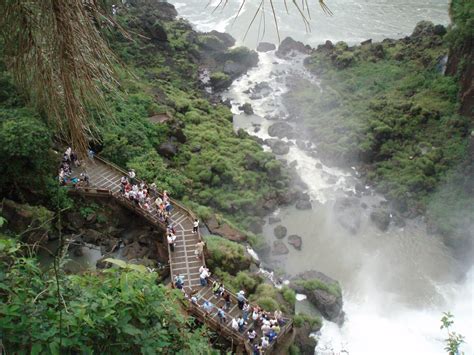 Symptoms of cataracts include cloudy or fuzzy vision and sensitivity to glare. La Casita de Anama: Cataratas del Iguazu