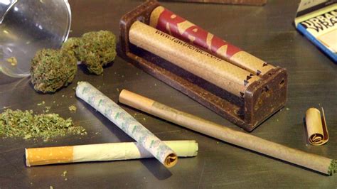 how to roll weed joints