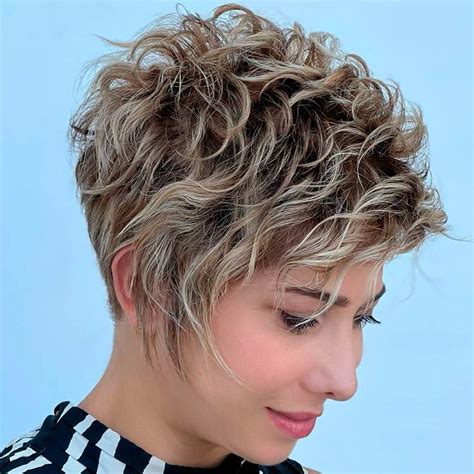 70 Sassy Short Curly Hairstyles To Wear At Any Age Artofit