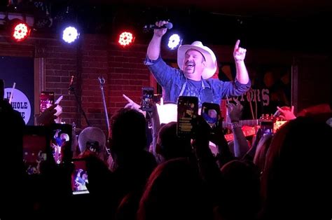 Review Garth Brooks Brings The Dive Bar Tour To New Jersey
