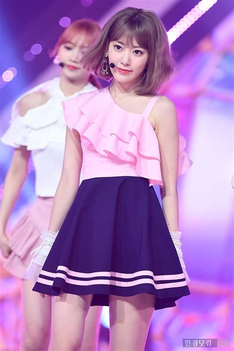 이 갤러리가 연관 갤러리로 추가한 갤러리. 포토 아이즈원 미야와키 사쿠라 도도한 눈빛 | 한경닷컴