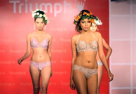 Sri Lankan Bra Models Triumph Fashion Show Lankan Stuffs
