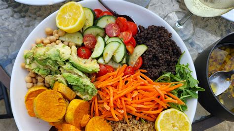 Recipe for a grain bowl with garlic and herb vinaigrette