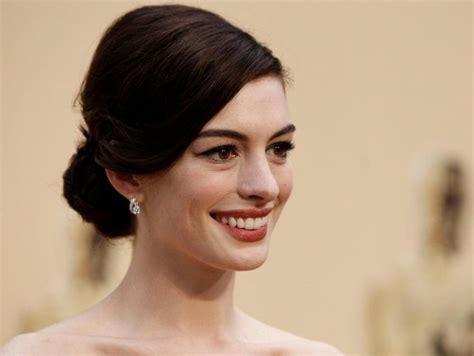 Anne Hathaway Updo Hairstyles Simple Yet Stunning Anne Hathaway