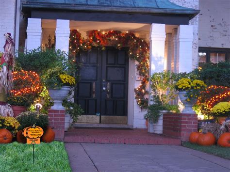 Autumn decorations with harvest colors are perfect for this holiday. Outdoor Thanksgiving Decoration Ideas that You Must Know ...
