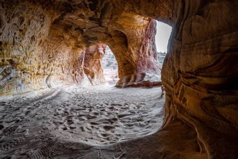 Moqui Caverns Kanab Utah Hike To Stunning Sand Caves