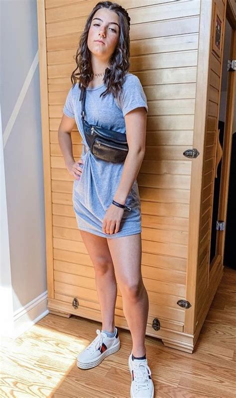 Charli d'amelio rose to extreme fame on the video app in the past few months thanks to her dance moves and involvement in the infamous hype house. Pin on Charli damelio