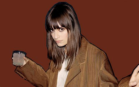 Et la chanteuse, qui vient de révéler le clip de «ma sœur», enchaîne aussi les concerts aux quatre coins de la france. Chanteuse Clara Luciani brings Paris to the PowerhouseThe ...