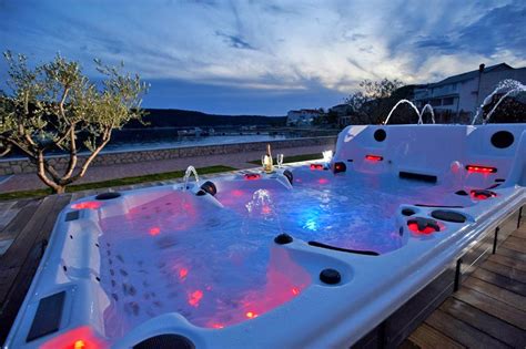 This Ultimate Hot Tub Has Two Levels To It Seats 12 And Has A Built