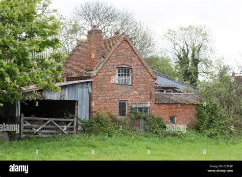 Old Farm Buildings Uk Hi Res Stock Photography And Images Alamy