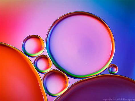 Macro Photography Shows The Beauty Of Oil And Water