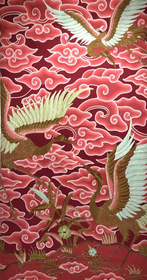 Namun karena perkembangan teknologi sejarah batik mega mendung ini menurut berbagai literatur dan buku memiliki cerita dan kisah yang menarik. 45+ Motif Batik Mega Mendung, Makna, dan Sejarah Lengkap