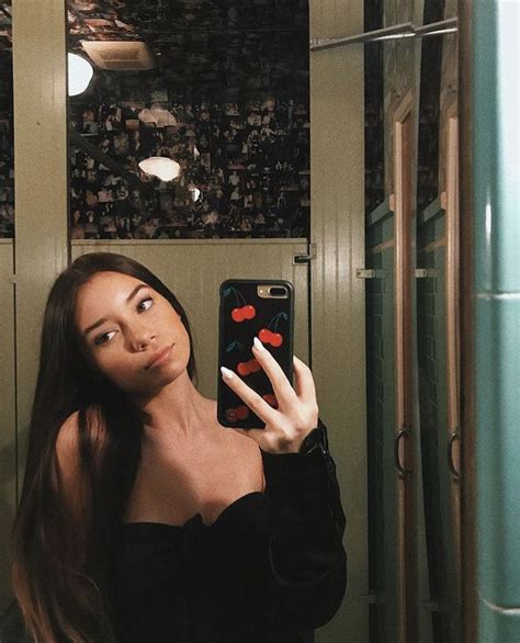 Sophia Birlem Selfie Poses Instagram Selfies Poses Mirror Selfie