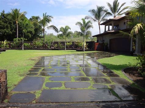 Hawaiian Driveway In Basalt Paver Tiles By Bella Pietra Tropical