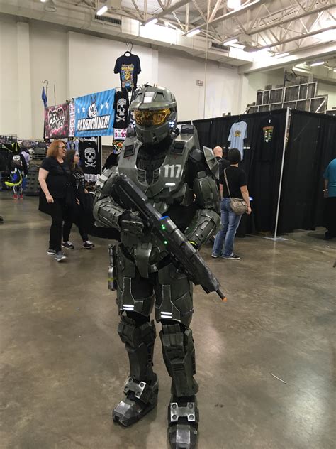 This Amazing Master Chief Cosplay Master Chief Cosplay Gamer Girl