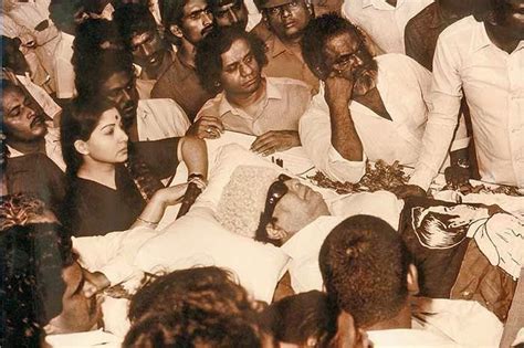 J Jayalalitha During The Funeral Of M G Ramachandran Photo Wallpaper