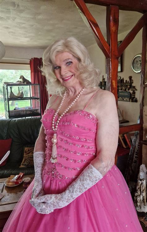 Mrs Wanda Nylon On Twitter Lovely Mature Queen