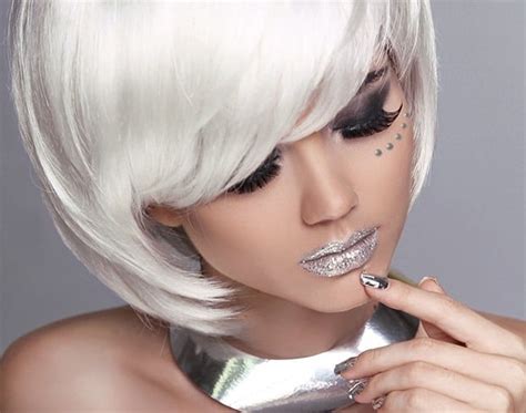 How To Flaunt Silver Lipstick For A Quirky And Glamorous Look