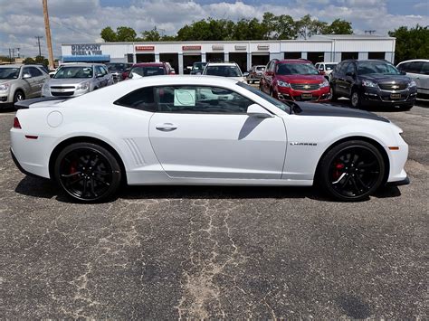 But the 2014 chevrolet camaro ss 1le is a preemptive strike aimed to keep the bowtie brigade in the number 1 sales spot. 2014 Camaro 1LE