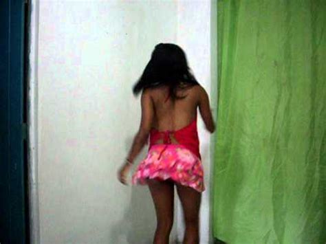 Menina dançando dança da manivela (namorado atormentado). Nina Dancando - Nina dançando fank - YouTube / This is ...