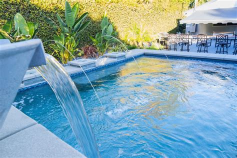 6 Reasons To Hire A Swimming Pool Builder California Pools