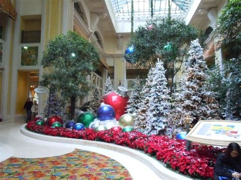 Maybe you would like to learn more about one of these? Hotel Lobby Area Decorations - Picture of Beau Rivage ...