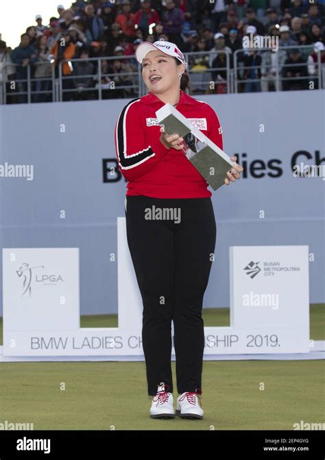 27 October 2019 Busan South Korea Jang Ha Na Of South Korea Lifts Her Winners Trophy