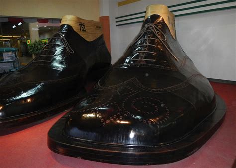 Worlds Largest Pair Of Shoes Pinoy Stop