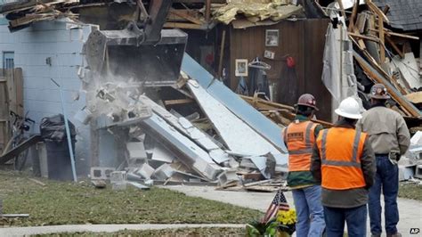 Florida Sinkhole Jeffrey Bush Home Partially Demolished Bbc News