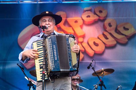 This is berenice_azambuja_chora_morena by elci da silva on vimeo, the home for high quality videos and the people who love them. Show de Música Gaúcha | Festa Nacional da Música 2017 ...