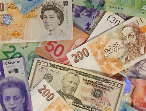 Money from around the World: the colorful currencies from far